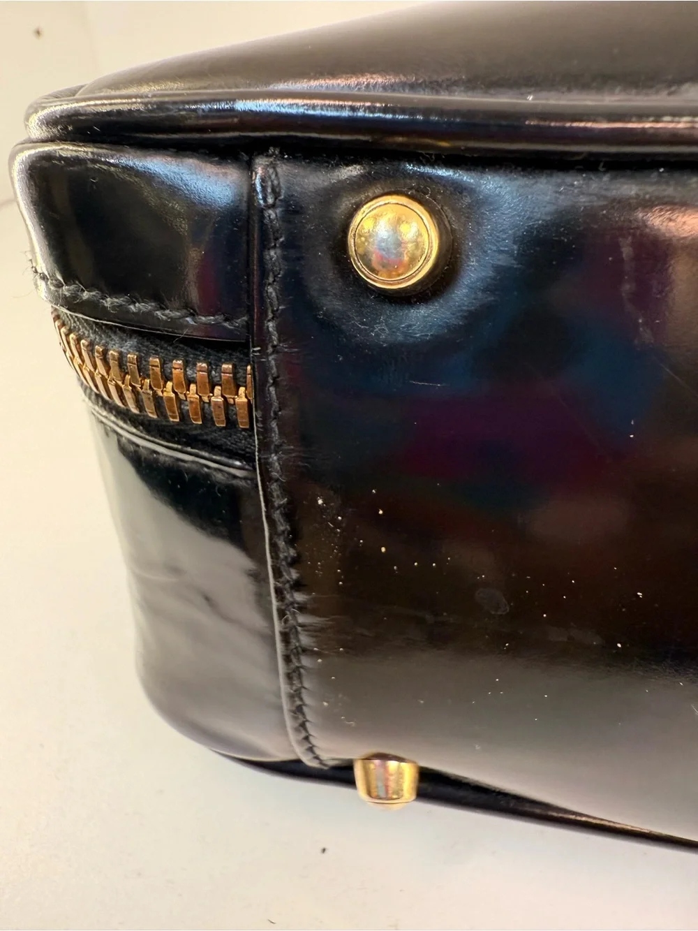 GUCCI VINTAGE LUNCH BOX STYLE BAMBOO ZIPPER PULLS